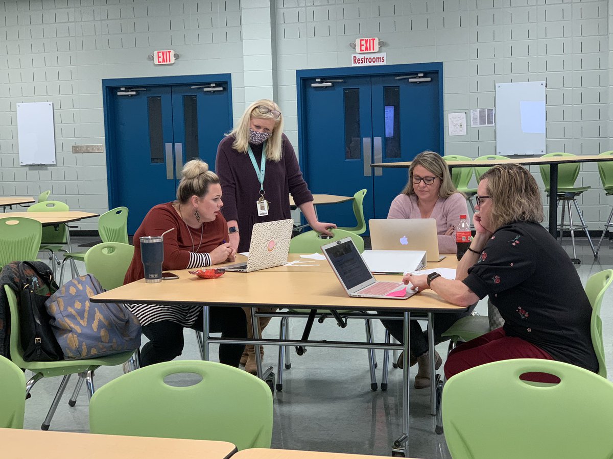 higginsb's tweet photo. I can't say enough about the #emints magic happening here in @BCBESchools . @willduncan21 @mcstewart1989 @BamaBritTeacher you are inspiring &amp; awesome #emintsat facilitators, coaches &amp; hosts. Loved connecting w/ @bctechteacher @MrsNettlesEdu @TiffGoldschmidt @Kelli_Wallace_ https://t.co/IRVH6yayKz