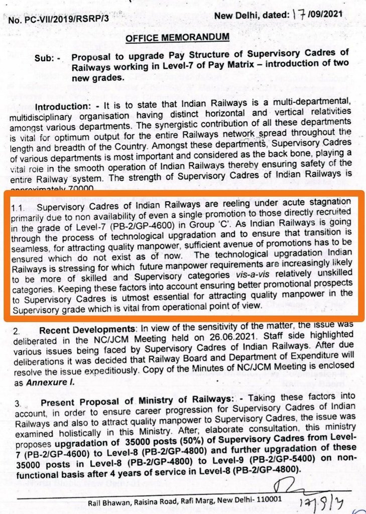<a href="/RailMinIndia/">Ministry of Railways</a> की गलत नीतियों के कारण जहां तकनीकी रूप से अशिक्षित कई निठल्ले आज JAG/SG/NF-SAG/SAG और यहां तक कि NF-HAG तक पहुंच गए हैं, वहीं डिग्रीधारी #SSE एक पदोन्नति के लिए तरस रहे हैं!

केवल घड़ियाली अंग्रेजी लिखने से व्यवस्था नहीं सुधरती, इसके लिए स्पष्ट नीति आवश्यक होती है!