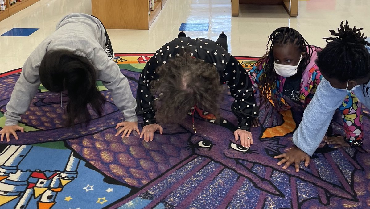 LorLanBar's tweet photo. When students accept your challenge to do push-ups you do have to school them! #ICanDoMore #40Push-Ups ⁦@WHOwenES⁩ @CCSMediaSvcs https://t.co/y5a0rY5SH8