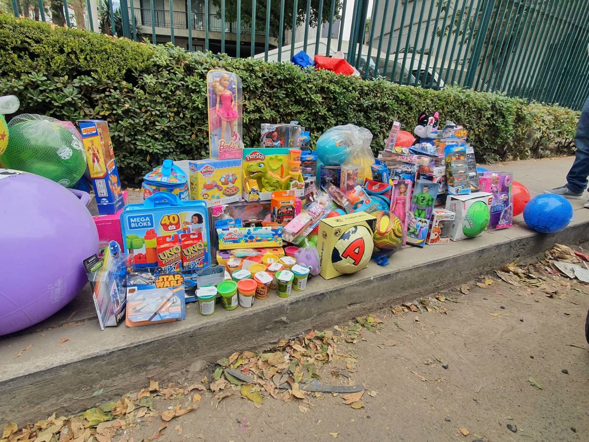 ajbenitojuarez's tweet photo. Gracias a su apoyo y de la mano de @AJ_Xochi pudimos entregar más de 100 juguetes a niñas y niños. Los Reyes Magos se lucieron!!!!

#ViviendoLaAcción 
#Sihaydeotra https://t.co/CNkcK5NDhU