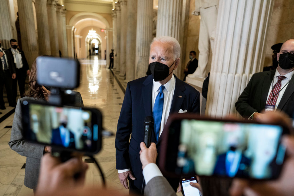 NEWSMAX's tweet photo. POLL: Biden approval rating drops to 35 percent. https://t.co/KZe9UraLm9 https://t.co/bNMfakgTxn