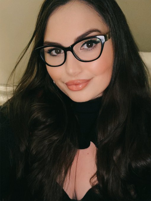 Dork 🤓😛 https://t.co/MVI39BuNmP<a href="/tag/itsavibe"class="tags"><span>#itsavibe</span></a><a href="/tag/unapologeticallyme"class="tags"><span>#unapologeticallyme</span></a>