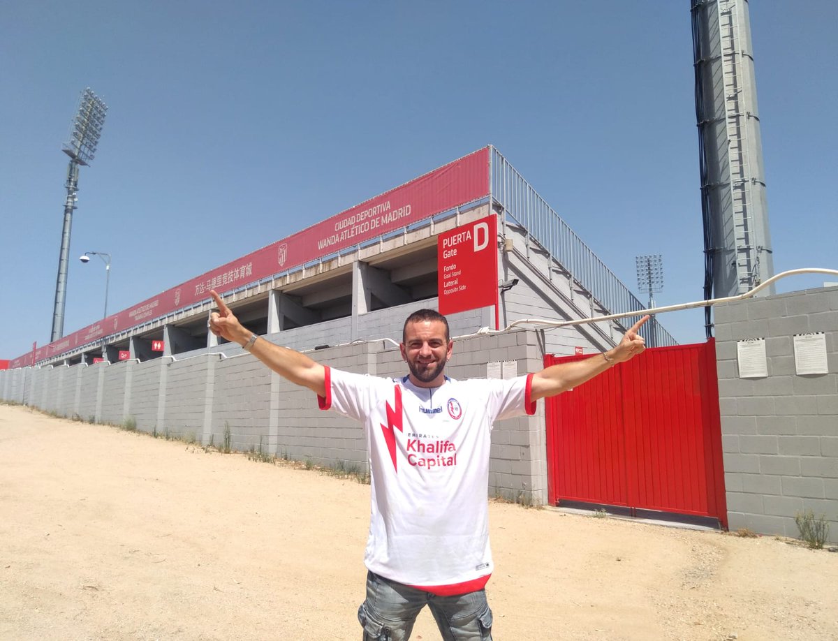 StadiumCollec09's tweet photo. VERGÜENZA la directiva del @RMajadahonda traicionando a sus socios y llevando el partido al #Wanda

El fútbol es del aficionado!
No al fútbol negocio! 

Foto del Cerro del Espino. ⚡⚡

#StadiumCollection #LaCopaMola #RayoMajadahondaAtleti #RayoMajadahonda https://t.co/DYeDWiCnvd