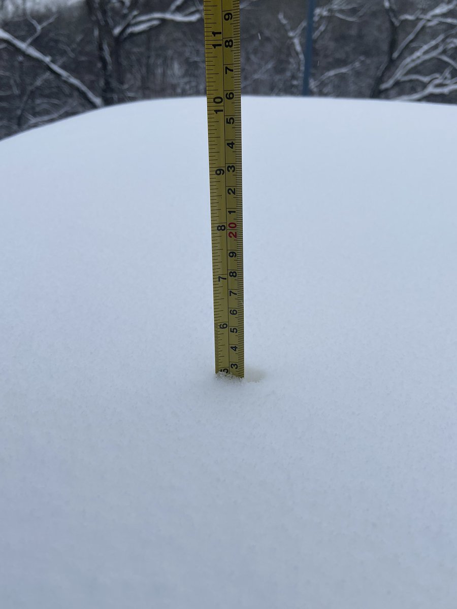 Carabu's tweet photo. Juuuuust barely under 5" in Bellevue by Edwin Warner ❄️📏@NashSevereWx  #tSpotter https://t.co/mB4J1vbORV
