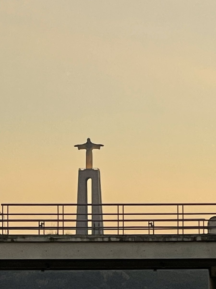 inyffeler's tweet photo. #CristoRei #RioTejo #Lisboa #Portugal #Lis #PT #IreninhaIphoto #finaldodia #fotododia #paisagem #nadademais #uminstante ### #Twitter #twitterlover #twitterrelaxing #twitterpost https://t.co/46HmMqsSyH