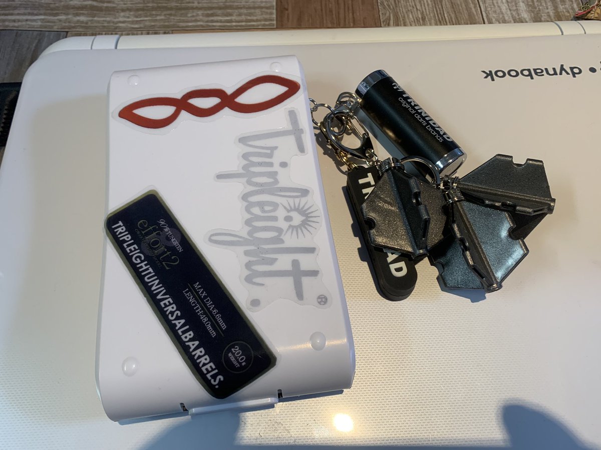hirochiru31's tweet photo. 昨日届いた🥰新しい相方グレードアップです🤩ケースも新調して新しい2022年のスタートです👍表にこのステッカー貼る予定が薄くて裏にぺたりです🥰さりげなく主張します😊

#ダイナスティー
#トリプレイト #effort #エフォール https://t.co/Iuypj8VPld