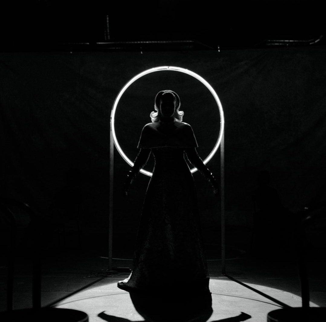 vbanessa_'s tweet photo. Depois de tanta reclamação e sacudida que os Days fizeram de repente isso 🤭🤭🤭... Realidade: ela precisa de grana #AdeleisBack #Adele #Adele30 #OhMyGod https://t.co/r8zlacaUBe