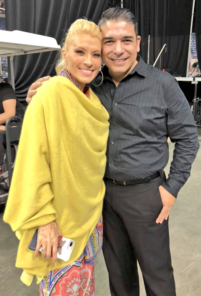 ramirez_rafael's tweet photo. @OficialYuri Muchisimas felicidades Werita hermosa, Dios te bendiga por siempre, un fuerte abrazo 😘Feliz Cumpleaños!!! https://t.co/SJoeDhmkVd