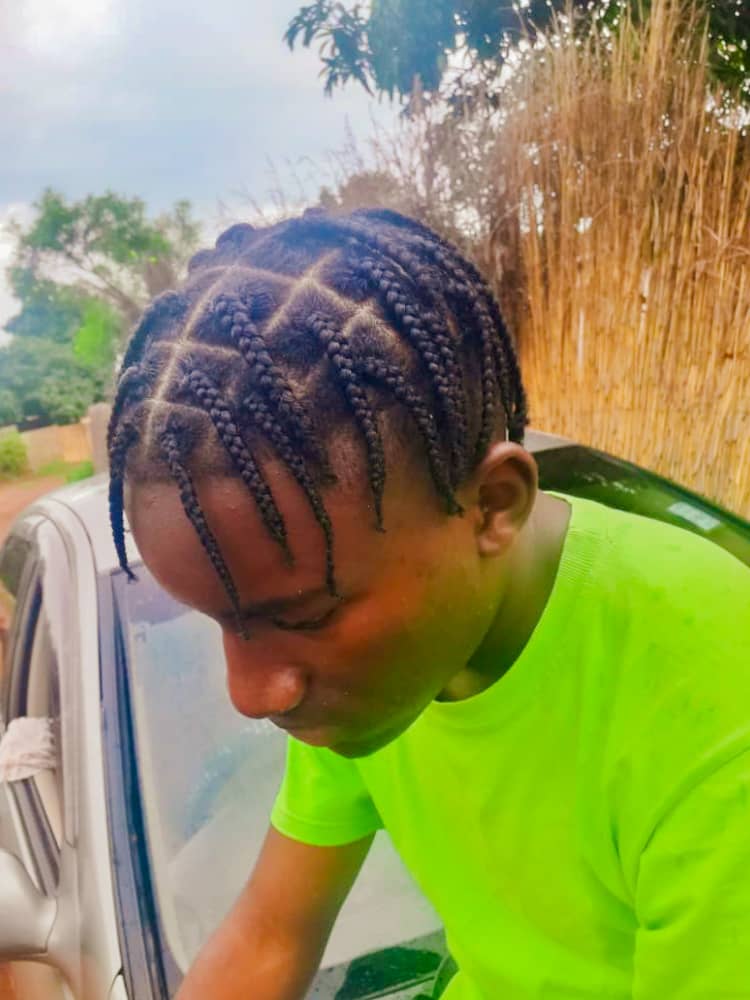 SwanchieMusic1's tweet photo. We face a lot in life. We fall down buh we still stand up not because we can buh because we have hope... @holytenmusic  ndenge ndanwa tea ska ndovhunduka chiii https://t.co/Qa6p13mo2W