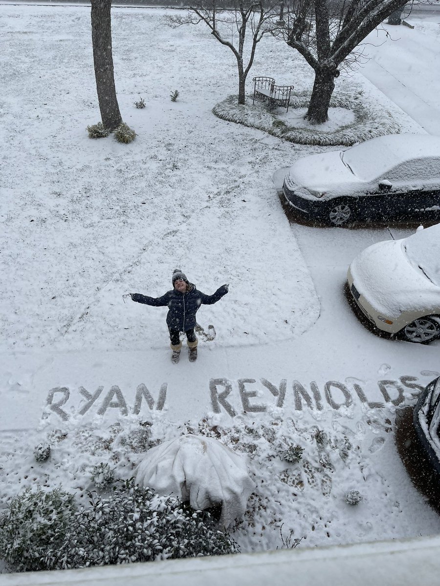 tommyswindol's tweet photo. @VancityReynolds My daughter Emily decided to start her snow day in Nashville with some class!! Can you tell she’s a fan?! 😁⛄️ https://t.co/Ciz8UcglIq