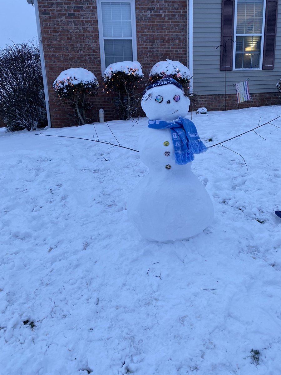 TDogg05's tweet photo. Hey @WKRN… check out Kimberly Casillas’s @kac5v22’s TN Titans snowman in Thompson’s Station! #titanup #middletn https://t.co/5SBbeYaDxw
