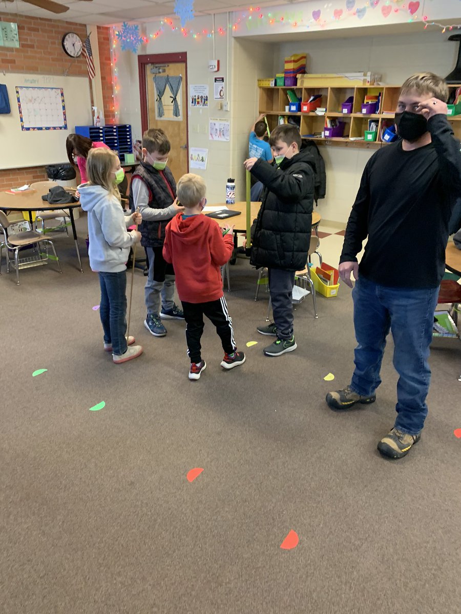 USD305's tweet photo. We appreciate everyone who comes into schools to enrich our learning experiences! RT @Heusner4thGrade: We love when parents can come in and teach us some cool things like measuring with fractions! Thank you! #why305 #HeusnerPride https://t.co/4gnvpP6EOT