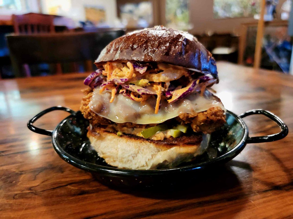 EatHarvest's tweet photo. Fried Chicken Sando Feature |
Pickle brined fried chicken thigh, habanero remoulade, smokey tomato slaw, gruyere, confit garlic aioli, dill pickles on sesame Brioche Bun.

Available until sold out! Give us a call to order: 306.297.3315 https://t.co/JR6P67D2PV