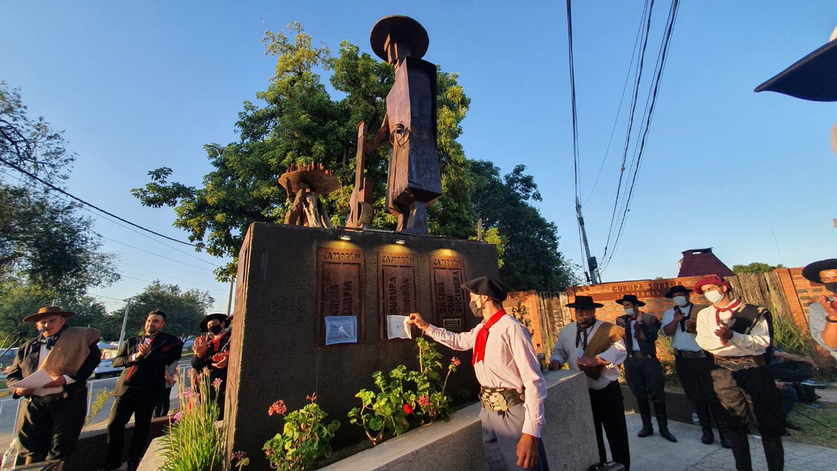 FestivalJM's tweet photo. Encendido de la llama votiva junto con el descubrimiento de la placa de campeones de la #Edicion55 , que da inicio a 12 noches de argentinidad 🤩
#Edición56 #FestivalJM2022 #JesúsMaría #Edición56 #FestivalJM2022 https://t.co/2CXjwpnAwj