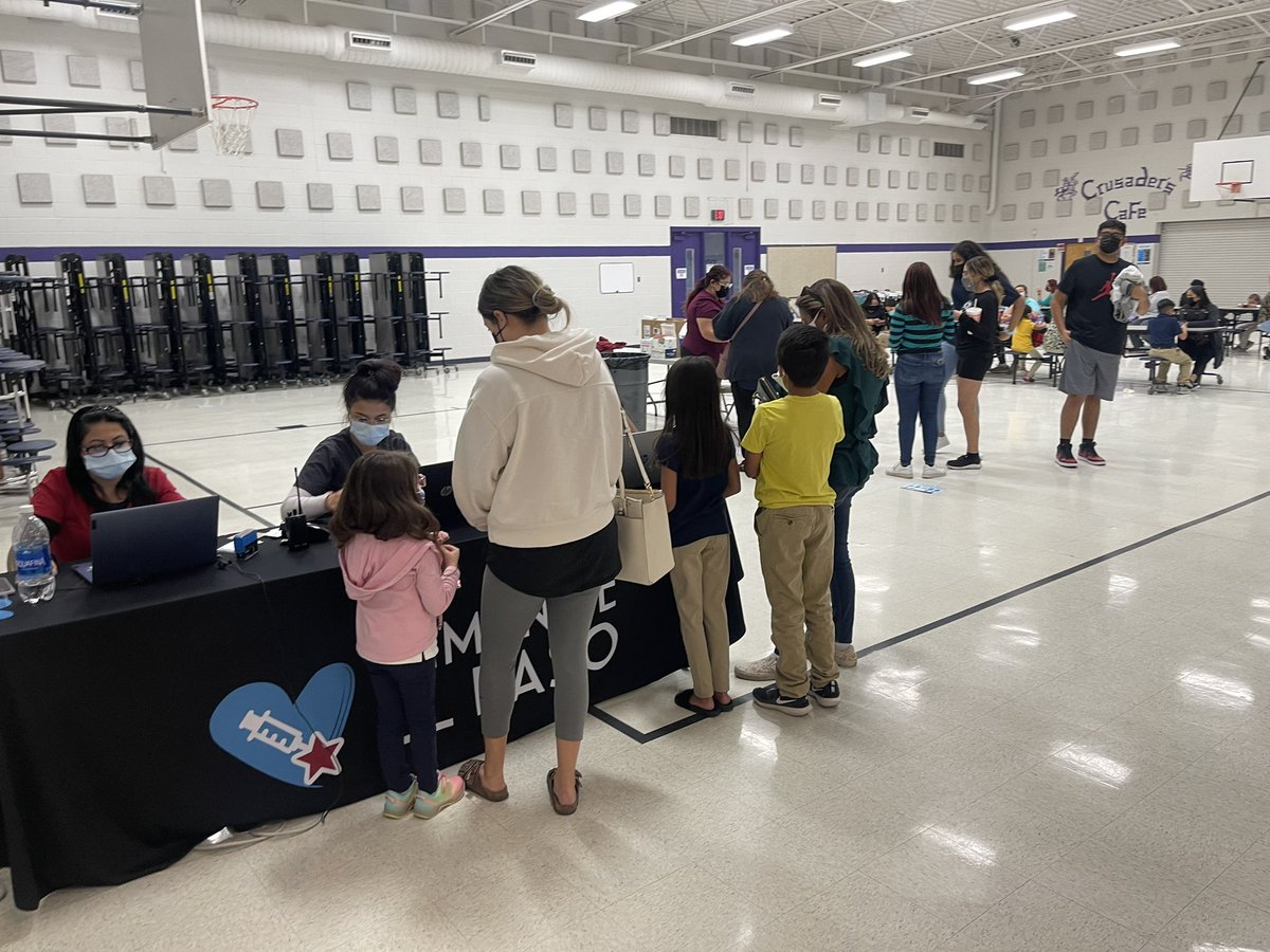 ESanchez_PDNFAA's tweet photo. Thank you, Immunize El Paso! Offering vaccinations to keep our community safe. @OSheaKeleher_ES https://t.co/2jxPt4zENT