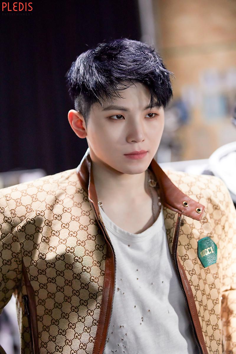 CaratlandMexico's tweet photo. Carat's 💋
¡Pidamos juntxs que Ruby aparezca en Alfa 91.3 📻!
Hola @soycristenorio, recientemente Woozi, miembro de SEVENTEEN, sacó su mixtape #Ruby 💋 ¿Puedes pasarlo en tu programa #TheKHour de @alfa913fm? Por favor 🙏❤
#WOOZI_RubyenALFA913 https://t.co/YoAcxzaP4V