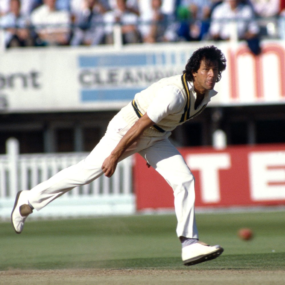 🇵🇰 On this day in 1992, Pakistan skipper Imran Khan retired from Test cricket. His decorated Test career saw him finish with 3807 runs and 362 wickets 👏