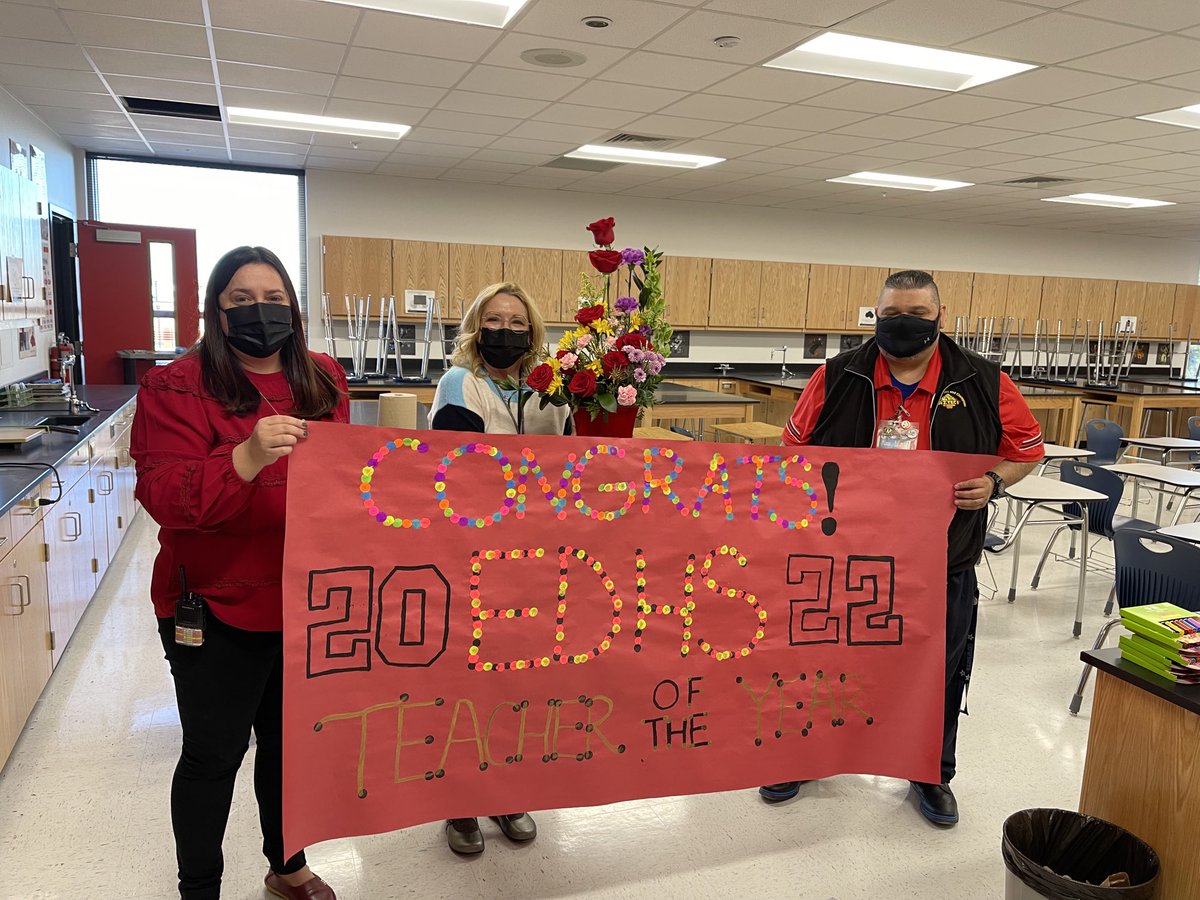 Congratulations to Mrs. Berestein our FantAZTEC teacher of the year here at our #OneEmpire 🙌🏼♥️💛🖤 She is a champion for kids &amp; other educators 🏆⁦<a href="/_MrsBScience/">Amber Berestein</a>⁩