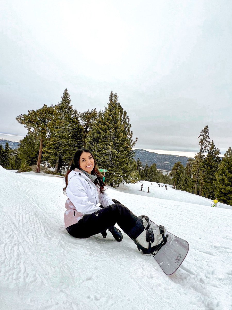 SigmaKappaCSULB's tweet photo. With only two weeks left until break is over, some of our sisters spent their time in the snow ☃️❄️ We hope you stay safe and healthy during these times!! Let us know who you’re excited to see again after break 🤍

#LBStateSigKap #DoveLove https://t.co/u6Uu19TFp6