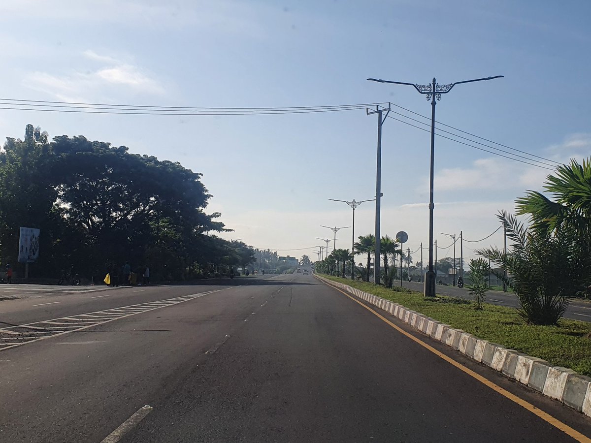 tks for satlantas polri <a href="/RTMCPoldaNTB/">RTMC Polda NTB</a> <a href="/RtmcPoldaNtbII/">RTMC POLDA NTB II</a> <a href="/Humas_PoldaNTB/">info_humas_poldantb</a> @ntb <a href="/polreslobar/">Polres Lombok Barat</a> setiap pagi en sore razia pelanggar² R2 yang masuk jalur R4 bypass. bahaya kali mreka masuk jalur mobil disaat rame (jam² kantor &amp; pulang)