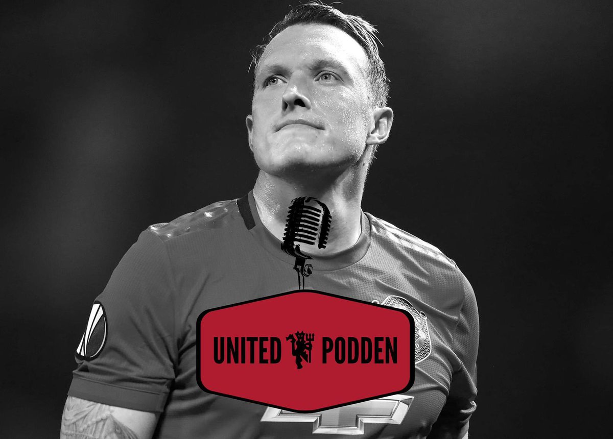 UTD_Podden's tweet photo. De flesta nyårslöften bryts i regel redan innan julgranen kastats ut.
Men slappna av; United-Podden går mot strömmen och håller vad vi lovar - årets första avsnitt finns där du vill att det ska finnas. 

Psst! TÄVLING och genväg till avsnittet👇 https://t.co/4Fkz6JAyjq