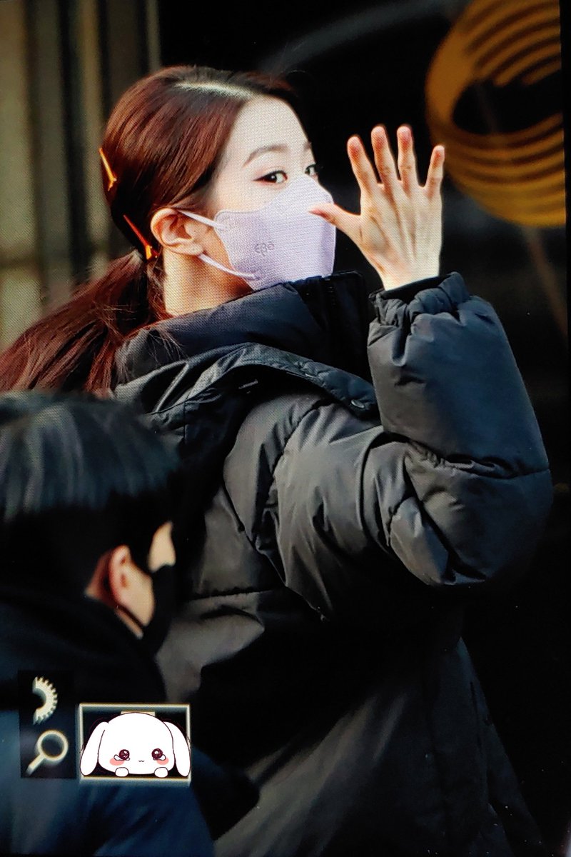 babybunny831's tweet photo. 220107 뮤직뱅크 출근 프리뷰

😘😘😘

#장원영 #원영 #Wonyoung #ウォニョン
#IVE #아이브 https://t.co/S9KQxUnGag