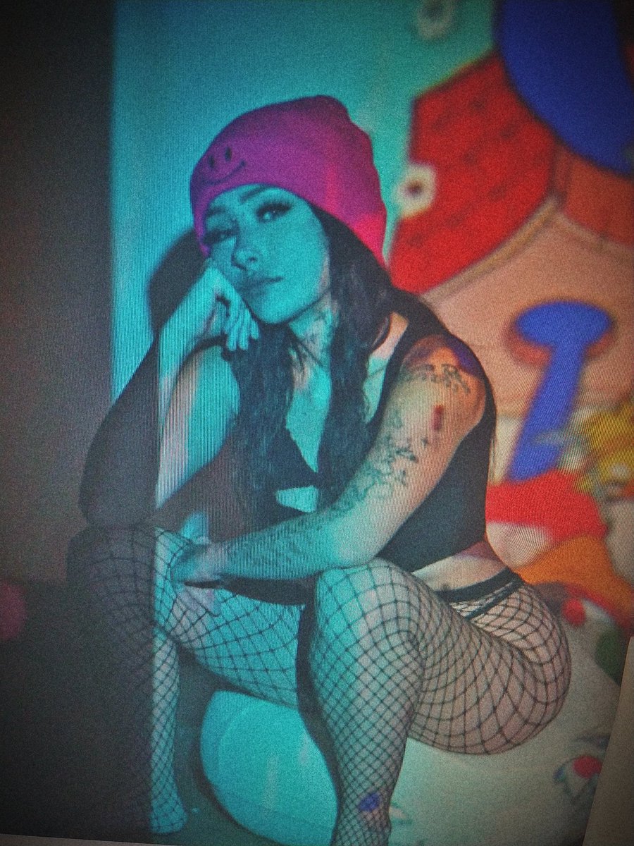 PrettyBitty_'s tweet photo. I'll make you trip 🖤✨ #onlyfans #LINK #buyingcontent #slut #whore #fuckme #daddyslilslut #DaddysBadGirl #Daddyissue #suckme #eatmedaddy #eatme https://t.co/kYbDQMze49