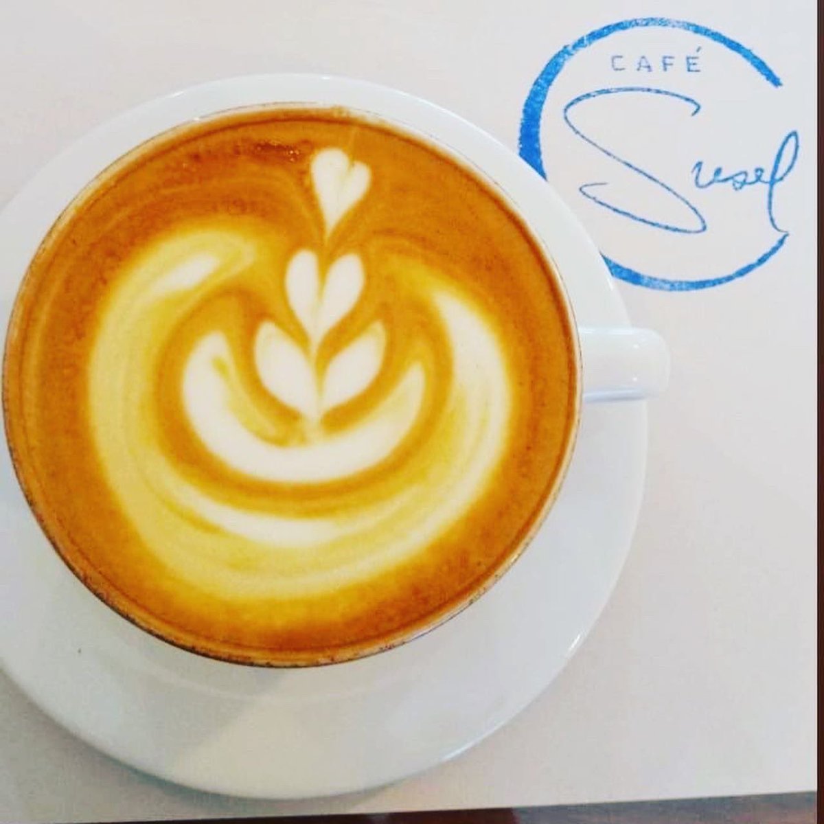esperanzacafepe's tweet photo. ¡6 cafés y el siguiente es GRATIS! 🙋🏻♀️🙋🏻♂️
Disfruta nuestros variados cócteles y nuestro café con granos Rodríguez de Mendoza.
Puedes acompañarlos con piqueos, sándwiches o el postre que tú prefieras 🍰🍨
#CoffeBar #AmantesDelCafé #CaféEnMagdalena https://t.co/ChlHzcnR3e