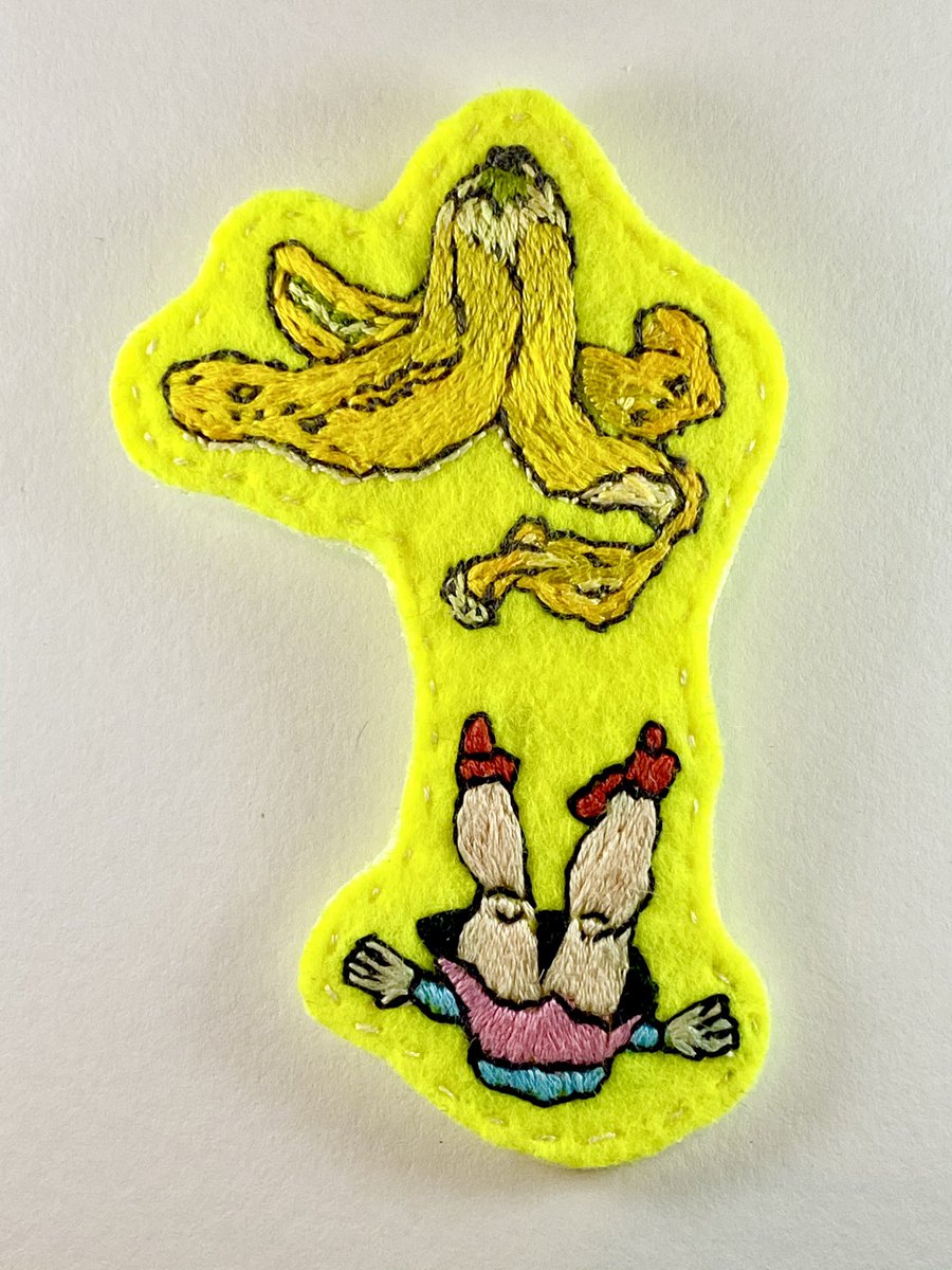 mughiko's tweet photo. 今日は街中にバナナの皮が落ちてるようなもんなんで低めにゆっくり小さく歩きます😵ああ怖い😵どうぞご無事で😵😵
☟こちらは
『ずるっとバナナ』ブローチ(汗)
#embroidery #tripover #bananapeel https://t.co/TjTIcSPNc9