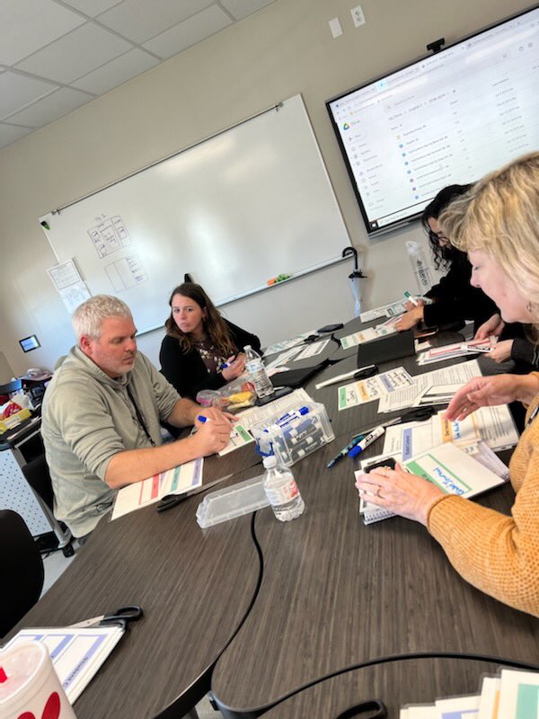 TylerIsdELAR's tweet photo. Legacy H.S. English PLC working hard on chunking a lesson! https://t.co/Cs3WovqDig