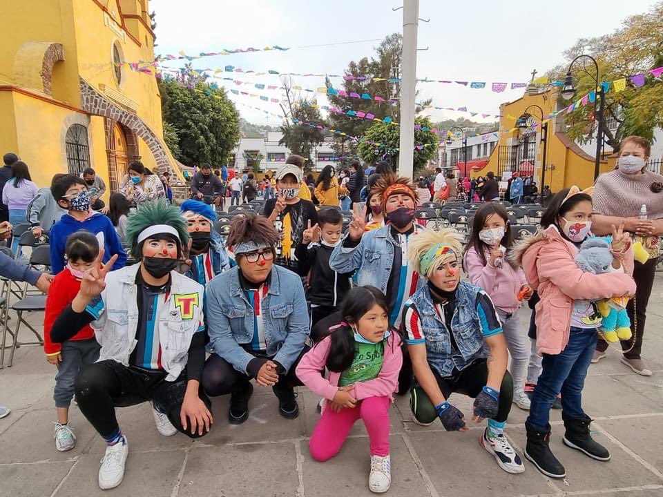 JoseCarlosXoch's tweet photo. 👑 En Santiago Tepalcatlalpan, frente a niñas, niños y adolescentes, celebramos el Día de Reyes con espectáculos y rosca, como lo hemos hecho en otras partes de la Alcaldía #Xochimilco. ¡Gracias por acompañarnos! 🐘🐫🐎 https://t.co/ojNJxlhs6b