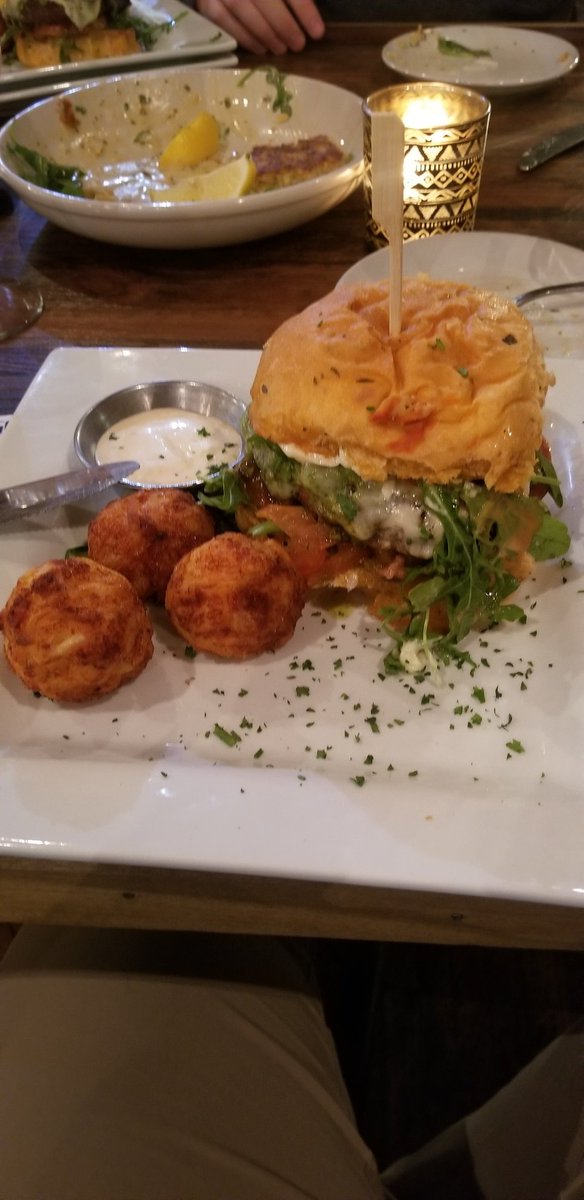 meekbeak's tweet photo. Chef lances @dtsiouxfalls burger was amazing and dont even get me started with their side #burgerbattle22 https://t.co/KKsfotRXPe