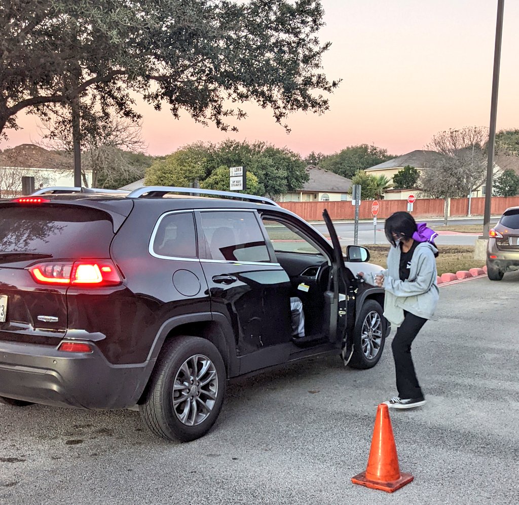 NISDValeDance's tweet photo. Thank you @NISDLewis for letting our Stingray Dancers come over to welcome students in to school! We enjoyed saying good morning to all the students and parents! #futurestingrays #RaysUp #StingraySpirit @NISDVale https://t.co/2YbIqI1irv