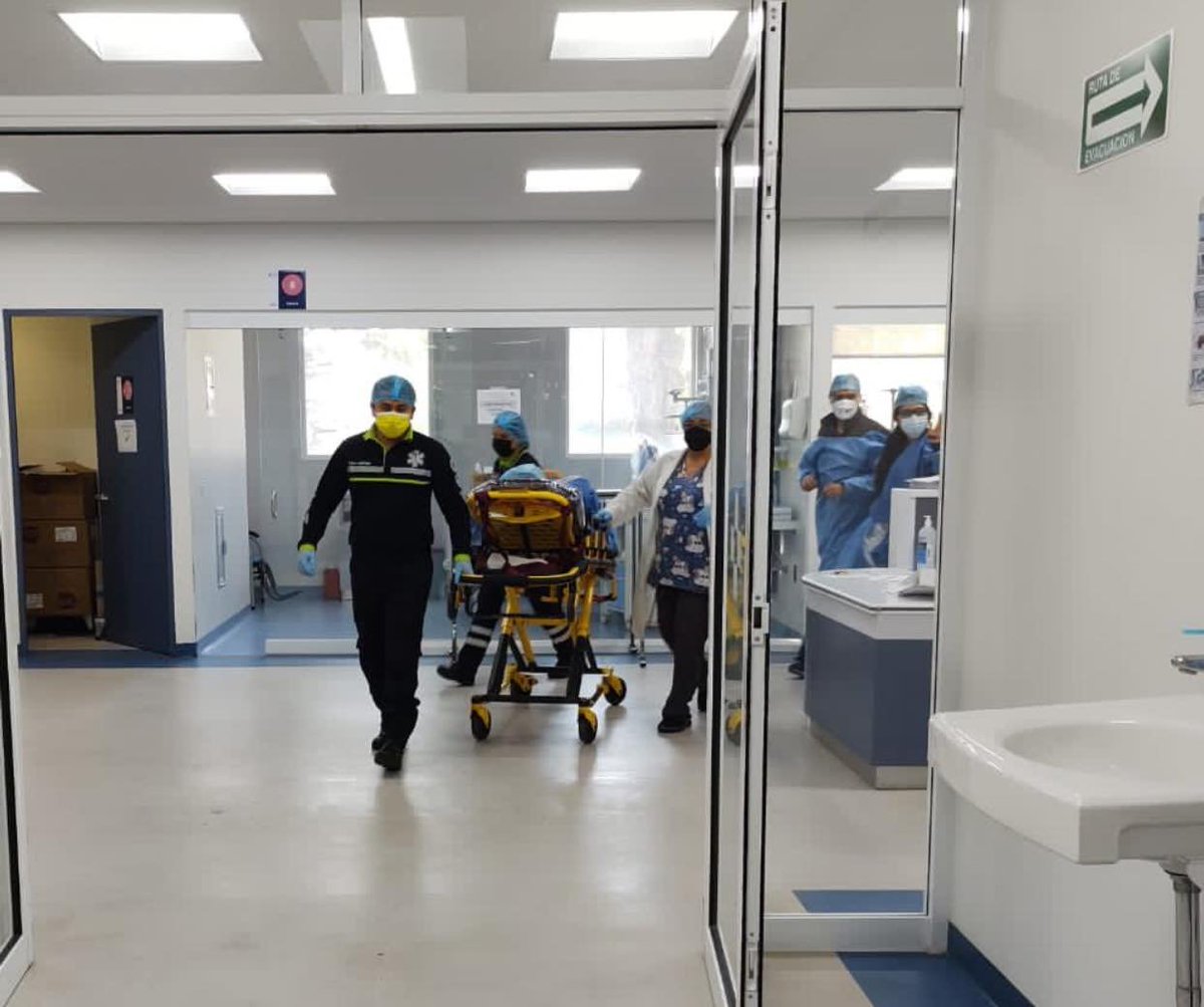 CueshTem's tweet photo. #AmbulanciaCUESH de @UCuesh 
Realiza traslado de paciente  con cardiopatía del Hospital General de México al Hospital de Alta Especialidad ISSSTE 20 de Noviembre para su atención definitiva. 
#CUESH 
#ambulanciacuesh https://t.co/dnpAEex7wV