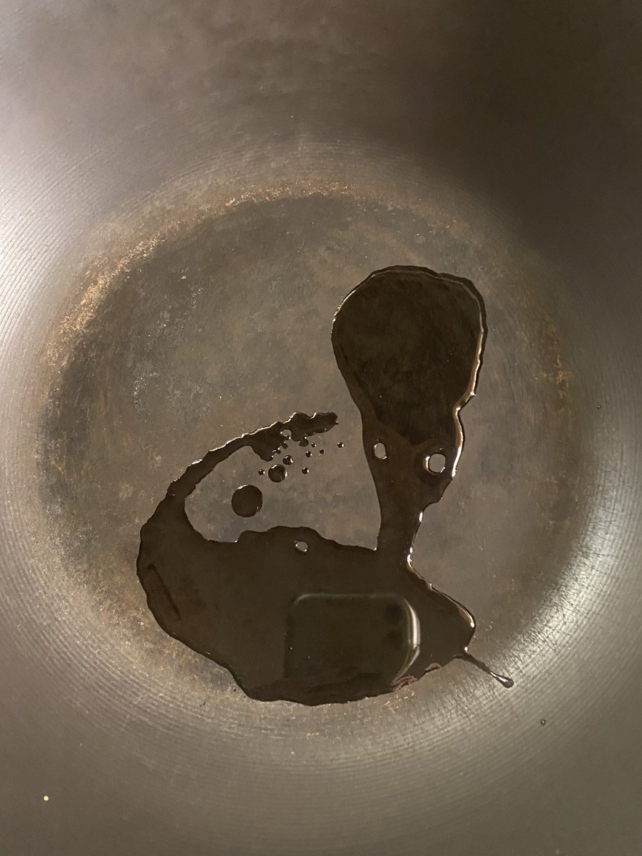 Iaurenobrien's tweet photo. the oil i poured into the wok looks like an alien shooting himself https://t.co/bGOkfTv48Z