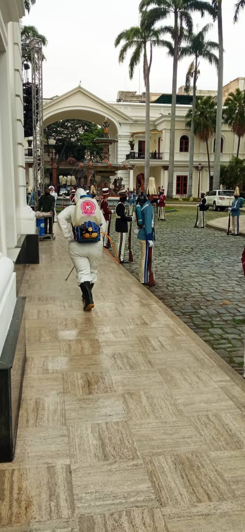 PCCAPITAL's tweet photo. Ayer 05-01-2021, Se realizo Desinfección en las instalaciones del Palacio Federal Legislativo. #PcCapital no descansa en el combate contra la COVID 19, siempre apoyando al #Pueblo en todas las instancias #PrevencionyAccion #VacunateContraLaCovid19 https://t.co/T5bKvNpWSL