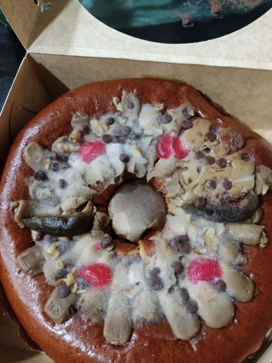 ingrid_izurieta's tweet photo. Es terrible que esto esté pasando! @SweetandCoffee cómo puede ser posible que vendan productos en mal estado?? https://t.co/nJ6VQOladw