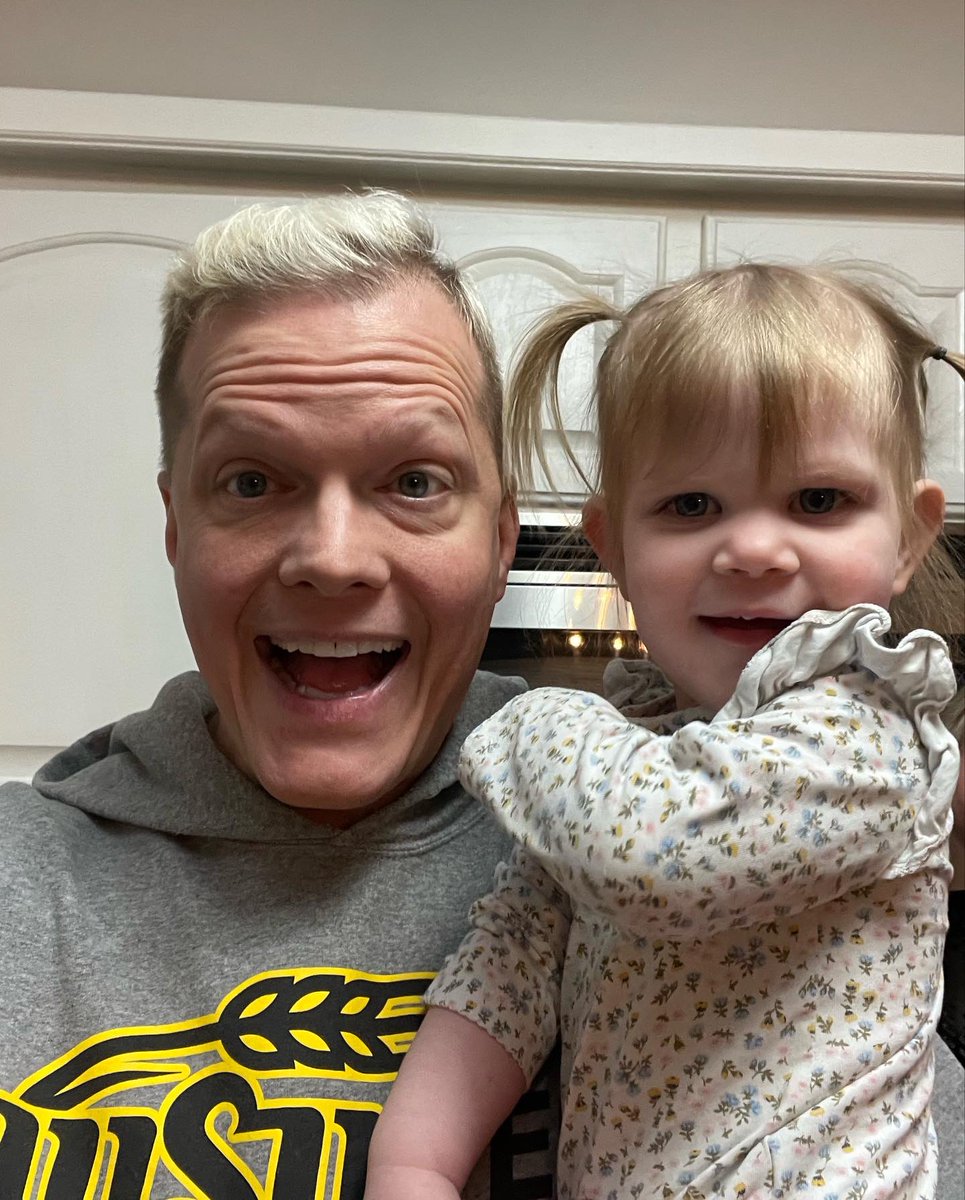 andymcfayden's tweet photo. Bringing chicken nuggets to these lil nuggets! πππ #HannahRene #LucasMatthew https://t.co/OiyY5UoAxR