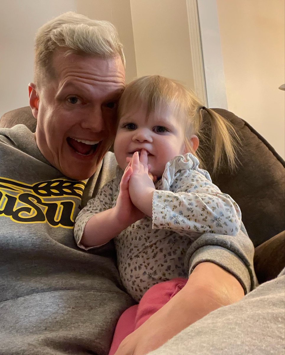 andymcfayden's tweet photo. Bringing chicken nuggets to these lil nuggets! πππ #HannahRene #LucasMatthew https://t.co/OiyY5UoAxR