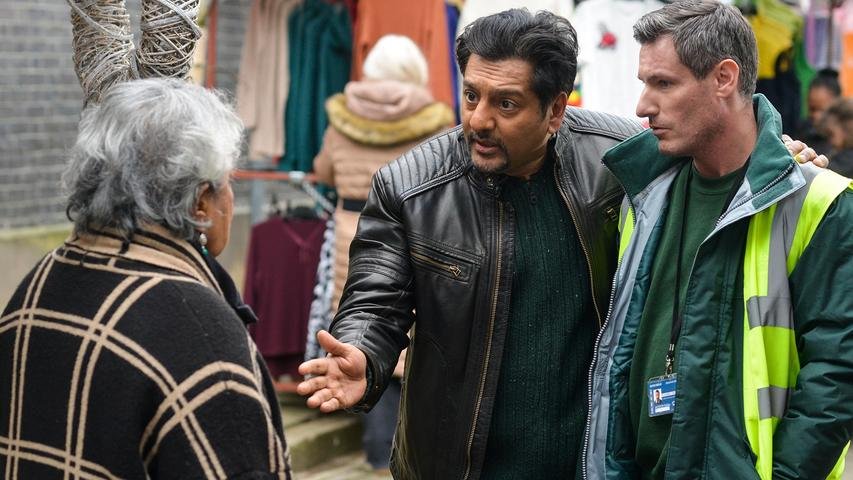 ON THIS DAY (2018): #MasoodAhmed (@GanatraNitin) agrees to meet with a potential wife that #MariamAhmed (#IndiraJoshi) has set up for him, as #RobbieJackson (@DeanGaffney1) looks on. #EastEnders continues on @BBCOne.