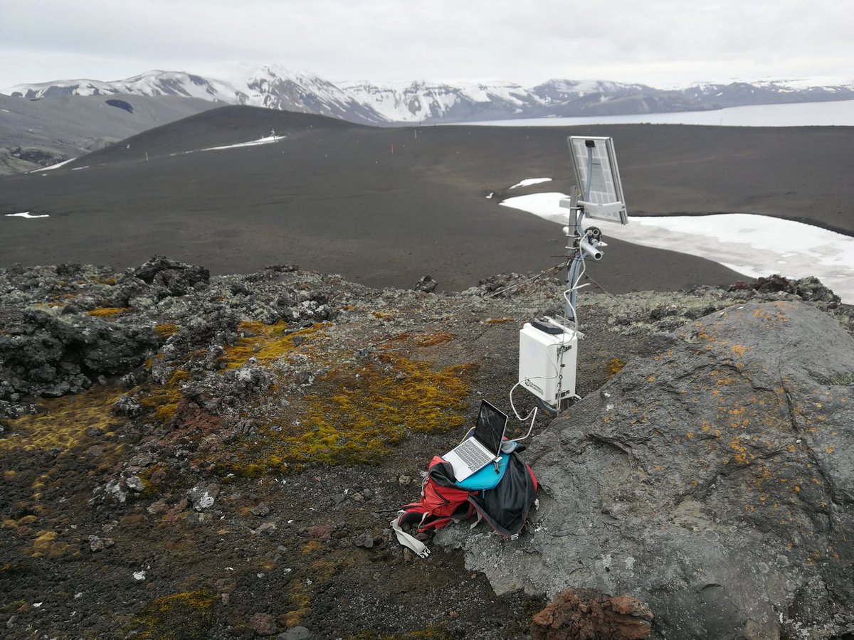 Permafrost_UAH's tweet photo. Día de Reyes, pero el trabajo en la campaña no para. Las reparaciones realizadas esta mañana en una de las cámaras fotográficas automáticas parecen haber surtido efecto y dejamos, al menos de momento, la cámara operativa de nuevo. La revisaremos otra vez en unos días. https://t.co/Py0KrhzMKo