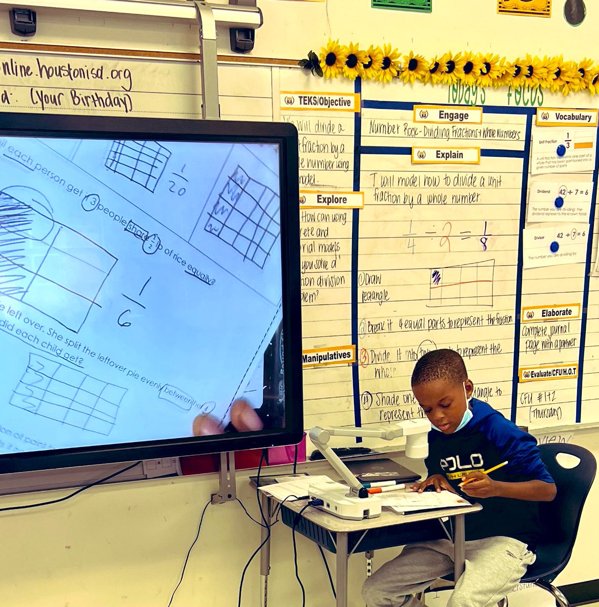 Alana_Holloway1's tweet photo. We don’t play about our “Young Bastian Bear Scholars” leading mini lessons for their peers. If they can talk you through it, they can walk you through it!#TeachBacks 💙🐻💙 #BreakingBarriers #BoundlesslyBrilliant @BastianEs1 @ESO3_HISD @tarrynce @Erwin_Garcia_ @LEONSCOTT07 https://t.co/R0t455Tjcd