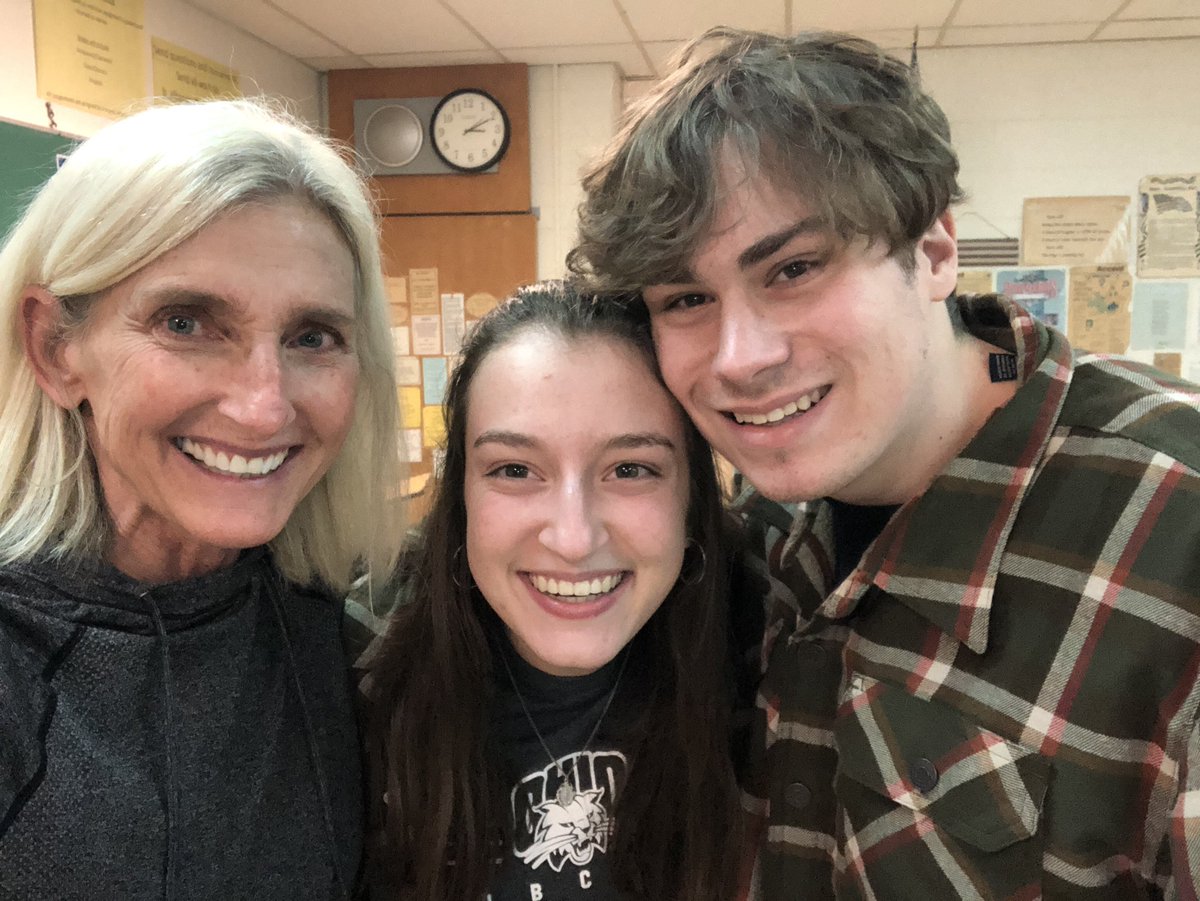 balbanese170's tweet photo. Two of my favorites from the #Classof2021. Thanks for the visit @grace_jones111 and Cameron, finish strong this spring and continue to do great things! #proudteacher https://t.co/gBGrdSOxql