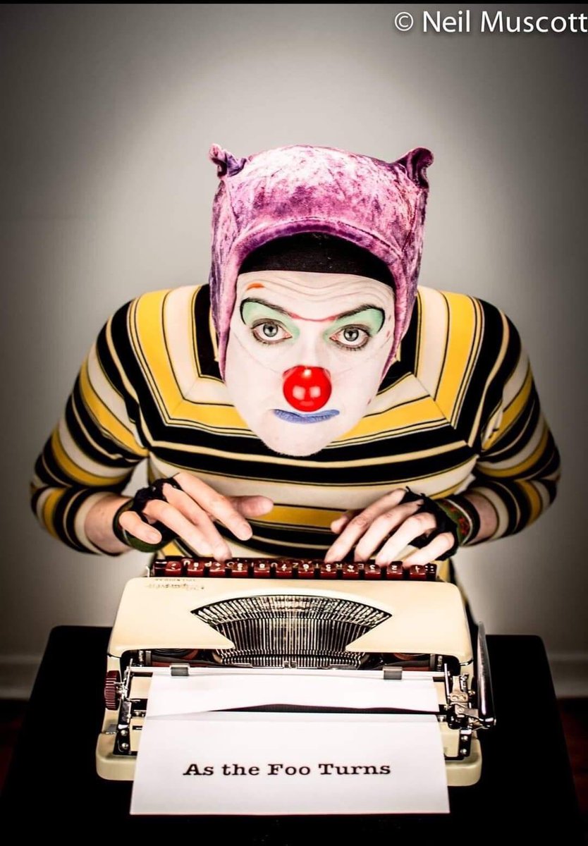 The world truly is a sadder place tonight with the passing of Helen Donnelly. A true inspiration, her legacy will live on through so much and so many that she inspired, professionally and personally. F*** Cancer! Tears for a clown indeed…
Photo by her dear @NeilMuscott