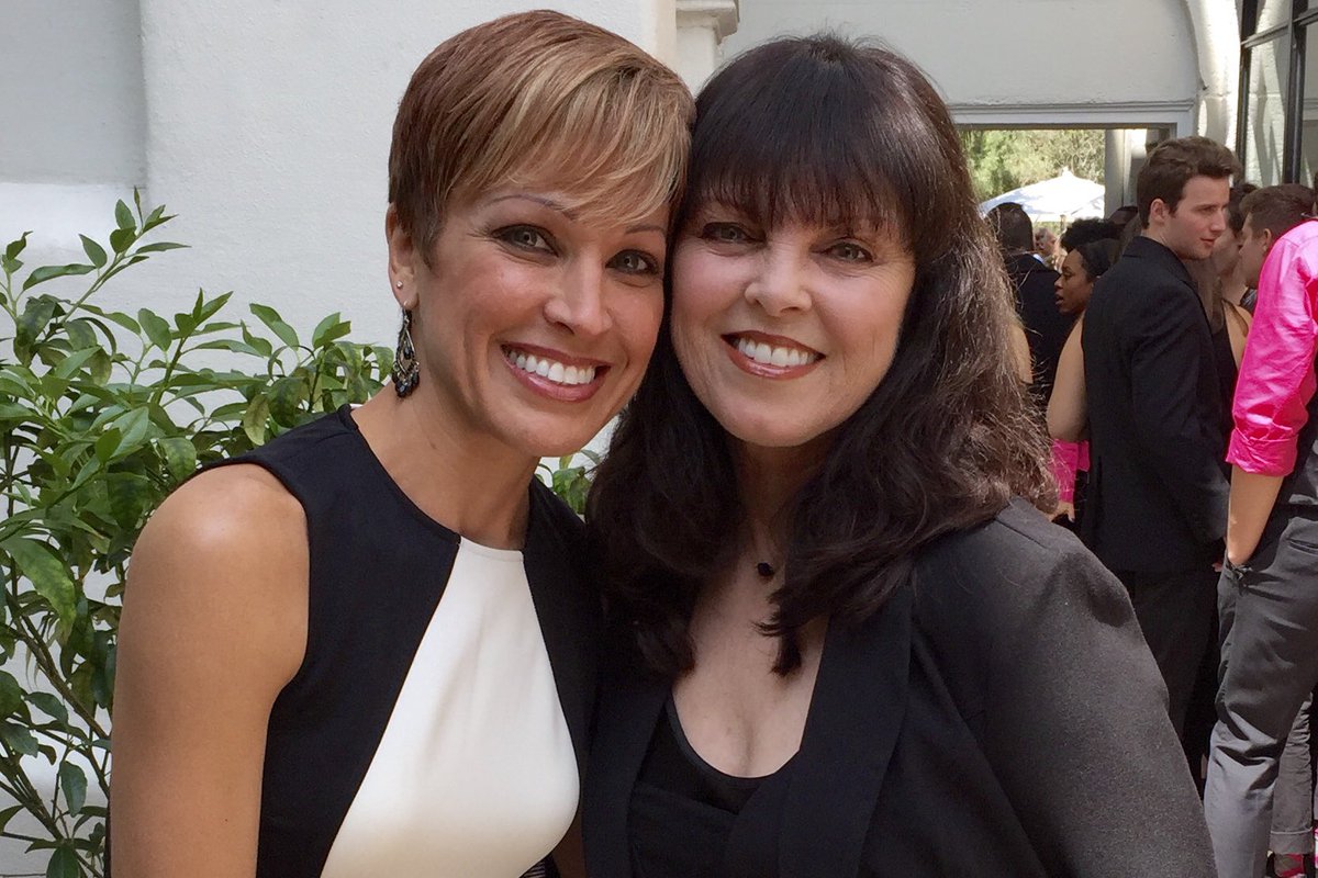 LFEtribute's tweet photo. #patbenatar is my hero. Let’s wish her a happy birthday coming up on January 10th! 👊🏽👊🏽 https://t.co/WuPoqUpWNN