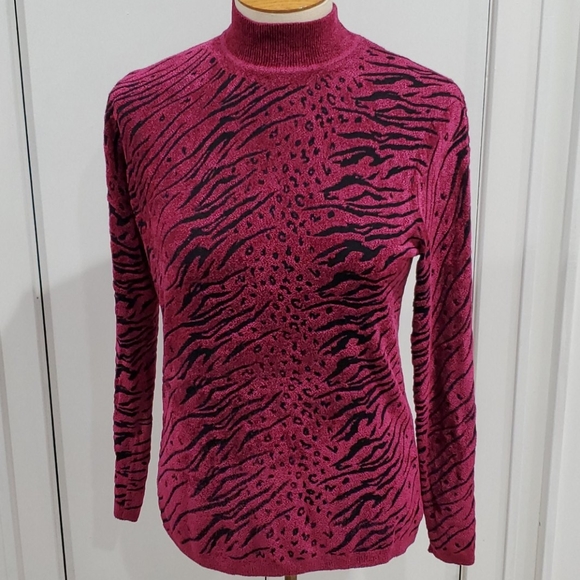 cheryl1270's tweet photo. So good I had to share! Check out all the items I'm loving on @Poshmarkapp from @takos123 #poshmark #fashion #style #shopmycloset #pinkvictoriassecret #traditionpetite #cherokee: https://t.co/z8qte4aWab https://t.co/oxFx1Mcx9z