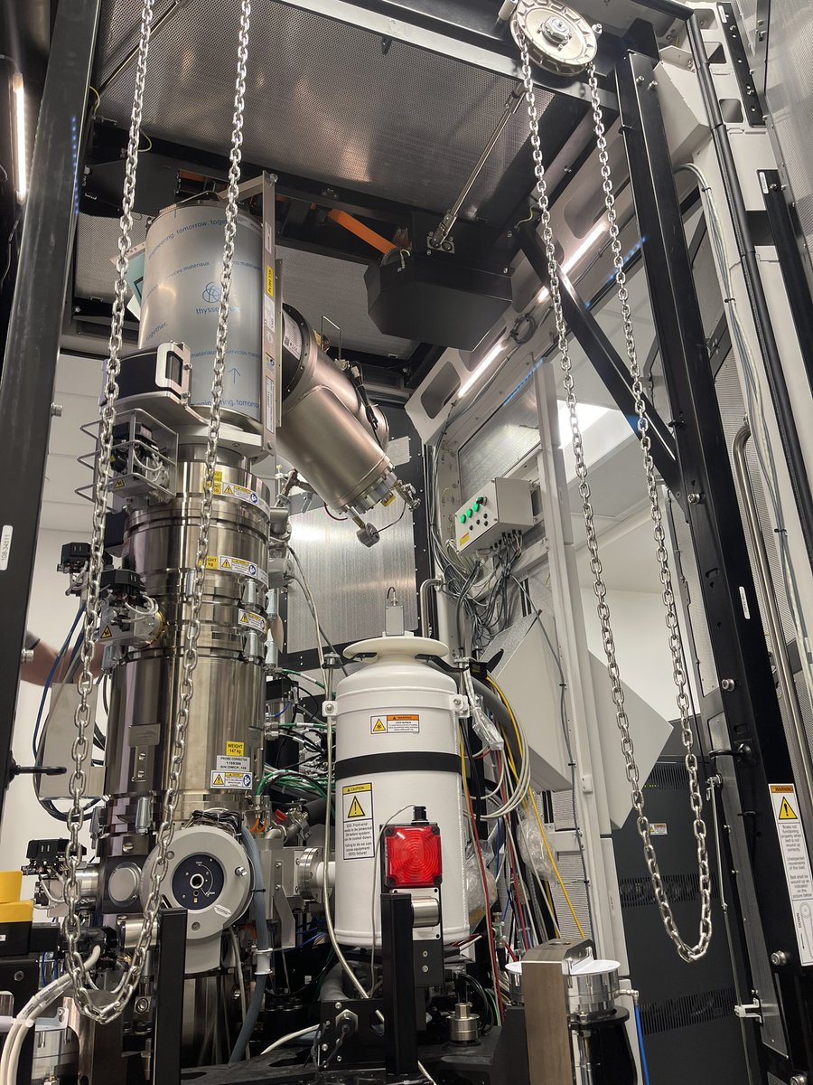 MizzouEMC's tweet photo. The New Year brought a final addition to our Spectra! The accelerator is officially mounted and the vacuum is treating us kindly! One step closer to electrons down the column. https://t.co/WMXZumZdBp