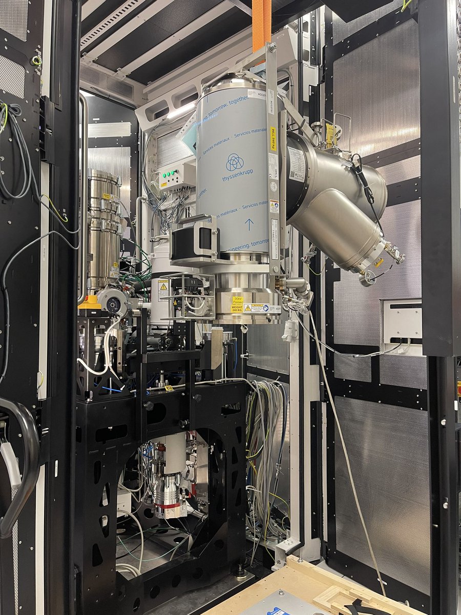 MizzouEMC's tweet photo. The New Year brought a final addition to our Spectra! The accelerator is officially mounted and the vacuum is treating us kindly! One step closer to electrons down the column. https://t.co/WMXZumZdBp