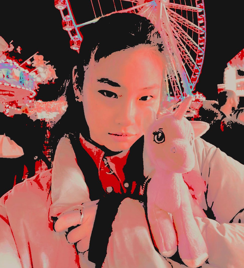 SLINGSWEB's tweet photo. ⠀
 ˏ`  your camera roll if cindy was your girlfriend. 
⠀ https://t.co/CpgYJXHJIg
