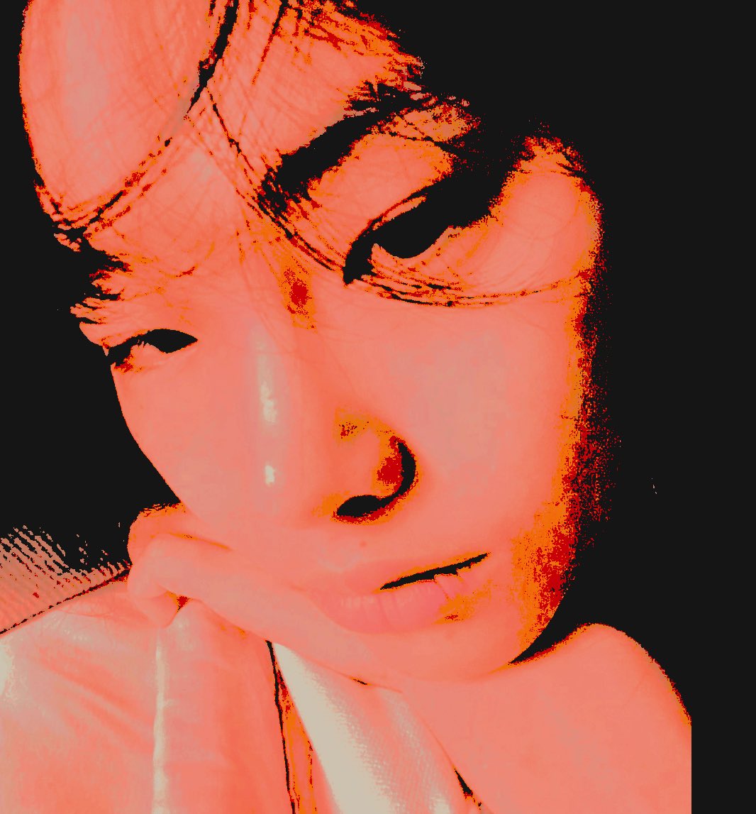 SLINGSWEB's tweet photo. ⠀
 ˏ`  your camera roll if cindy was your girlfriend. 
⠀ https://t.co/CpgYJXHJIg